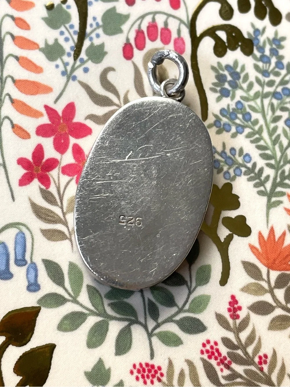 Vintage stamped 925 sterling silver & polished blue stone pendant boho